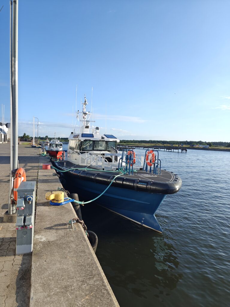 Pilot boat transport from Estonia to USA